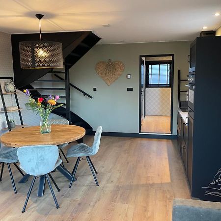 De Heerlykheid Wemeldinge, Vlak Bij Strand En Bos, Ruime Vakantiewoning Met Eigen Patio In De Karakteristieke Dorpsstraat Екстер'єр фото
